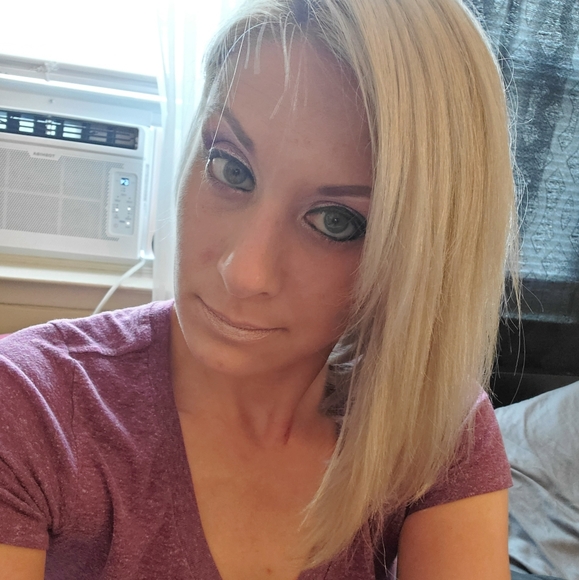 Meet your Posher, Jessica - Picture 3 of 3